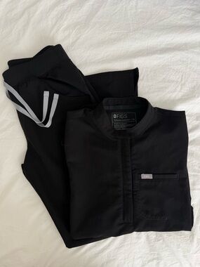 FIGS Black Montex Mock Neck Scrub Top XS Kade Cargo Scrub Pants S